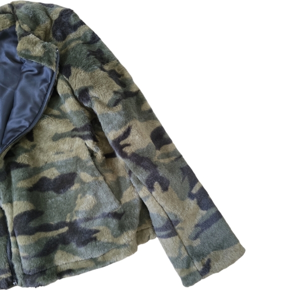Faux Fur Camo Jacket - Picture 4 of 7